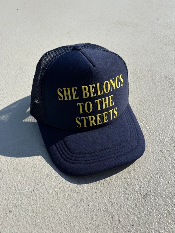 SHE BELONGS TO THE STREETS - CZAPKA TRUCKER