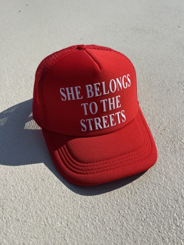 SHE BELONGS TO THE STREETS - Czapka Trucker
