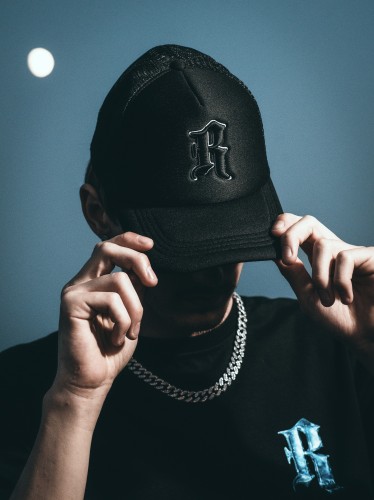R Trucker hat black ROZARI