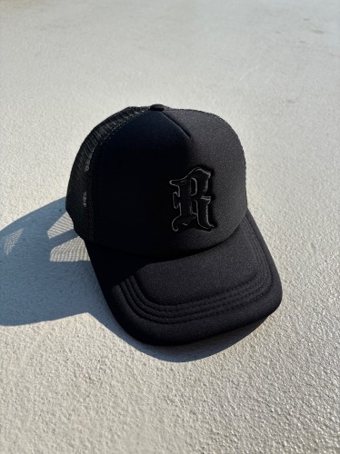 R Trucker hat black